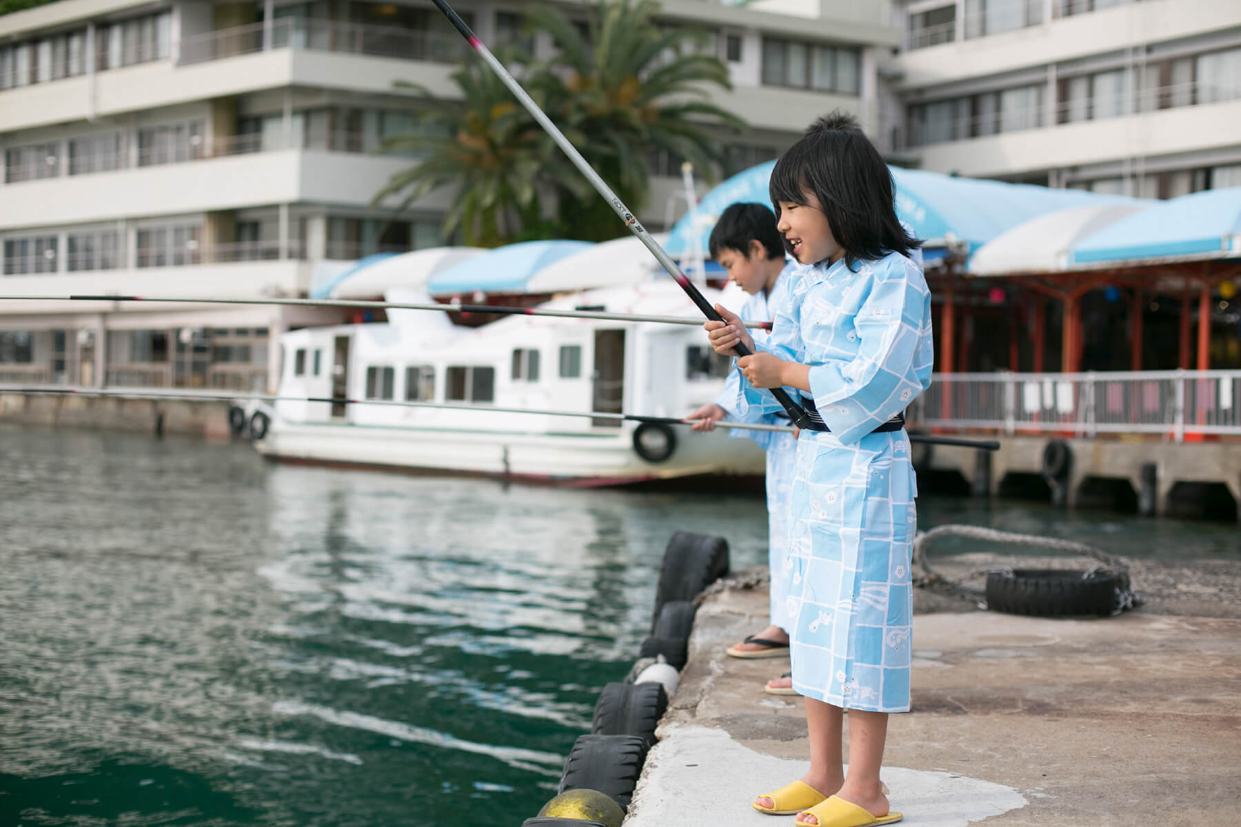 静かな湾内でのんびりと、大人からお子様まで釣りをお楽しみいただけます。