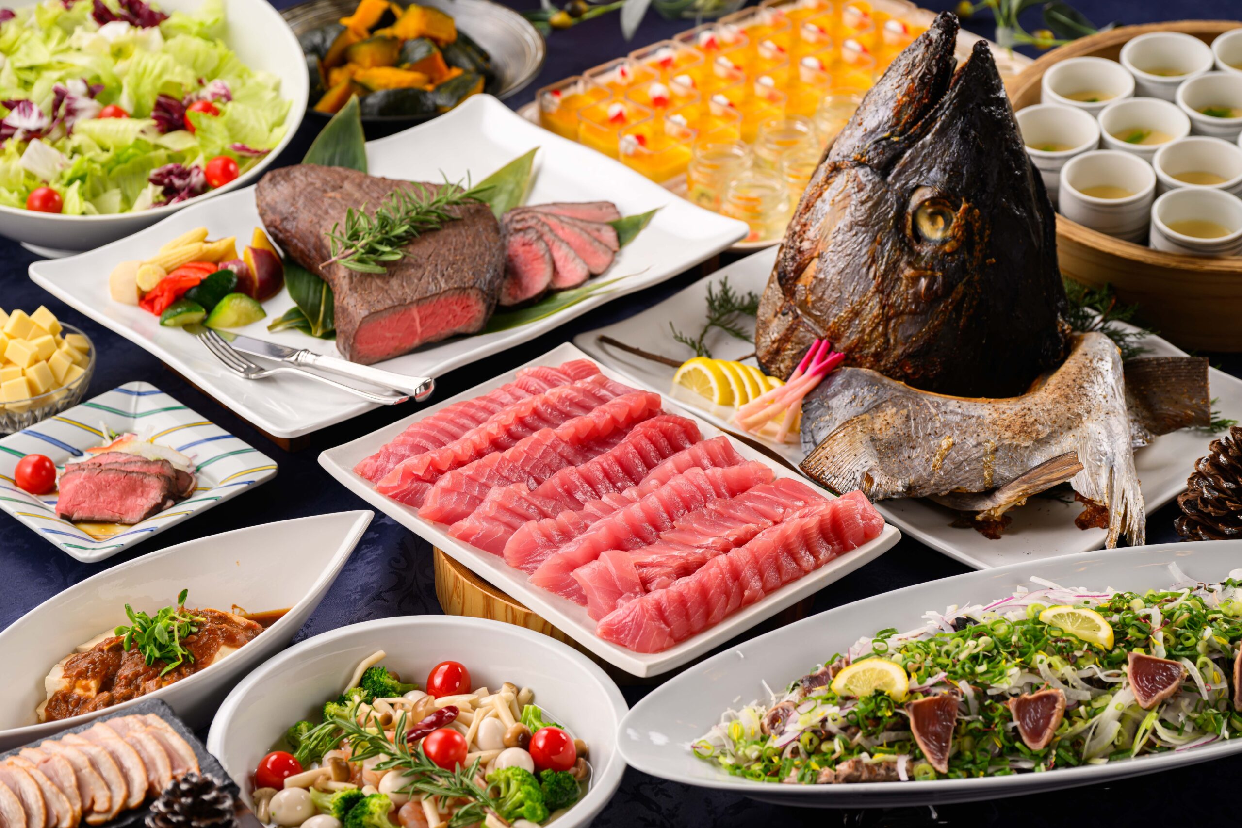 那智勝浦は日本で有数の生鮪の水揚げ量を誇ります。鮮度抜群の生マグロをご堪能ください