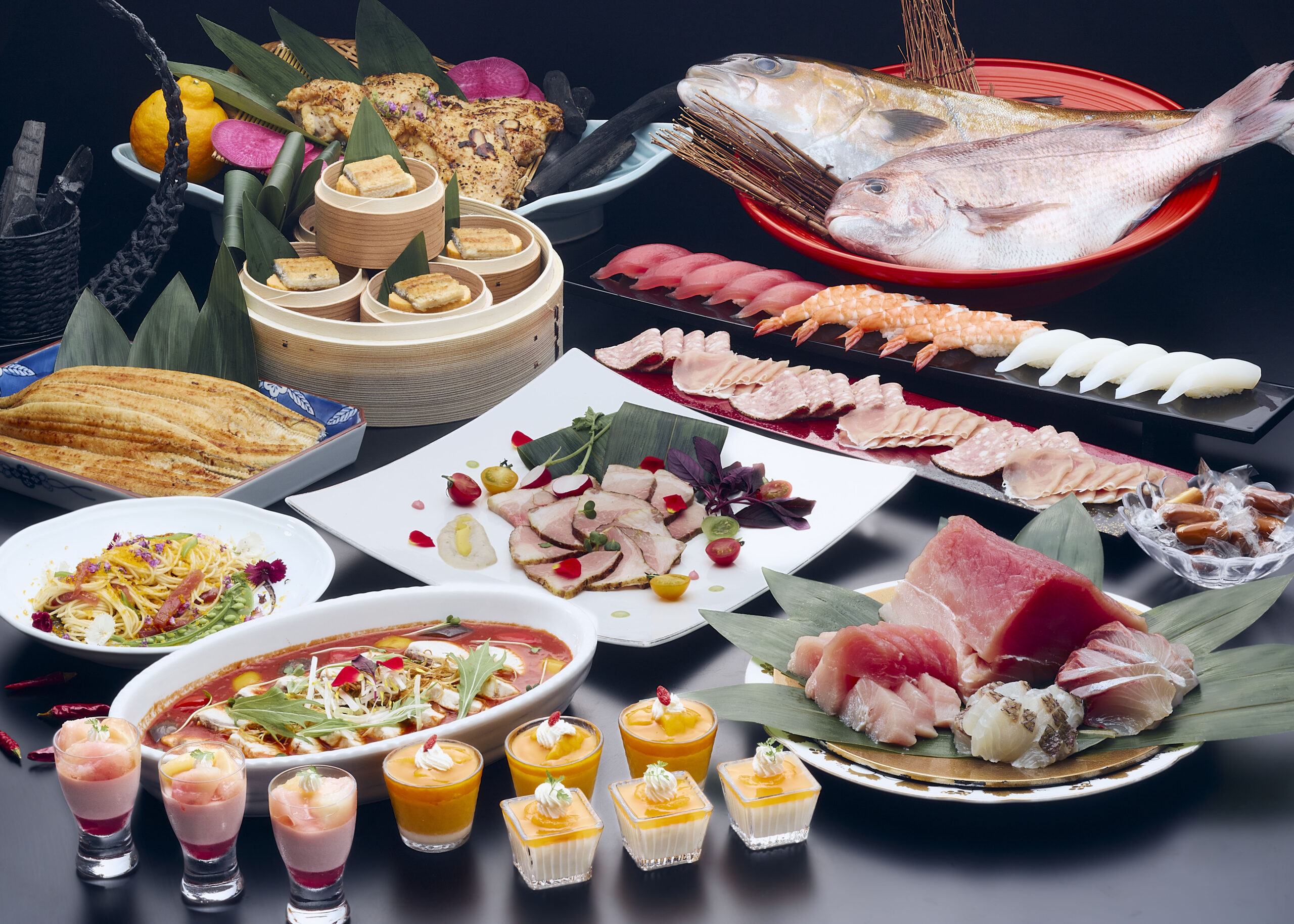 【山上館　夕食】熊野・勝浦の夏の味覚を贅沢に。旬のバイキングを存分に楽しめます。（料理一例）
