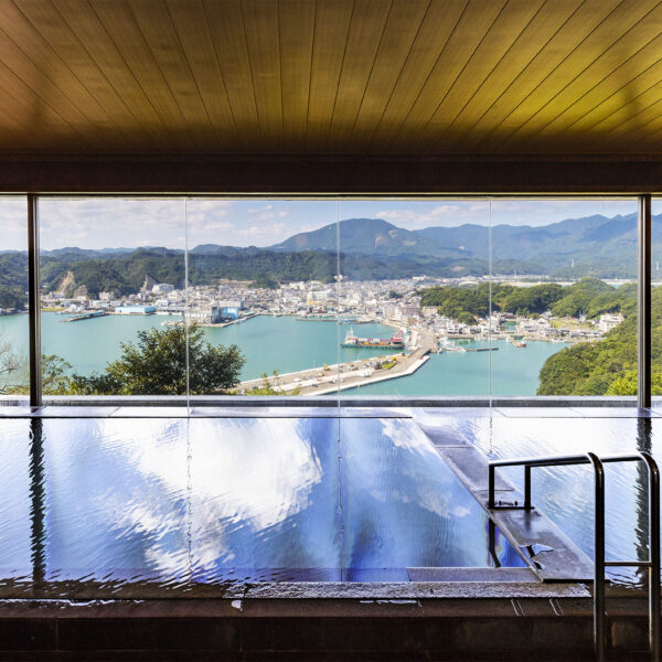 大人の遅めの夏休み☆海抜80メートルの絶景宿【山上館】でお得に美食＆温泉を満喫【1泊夕朝食付プラン】