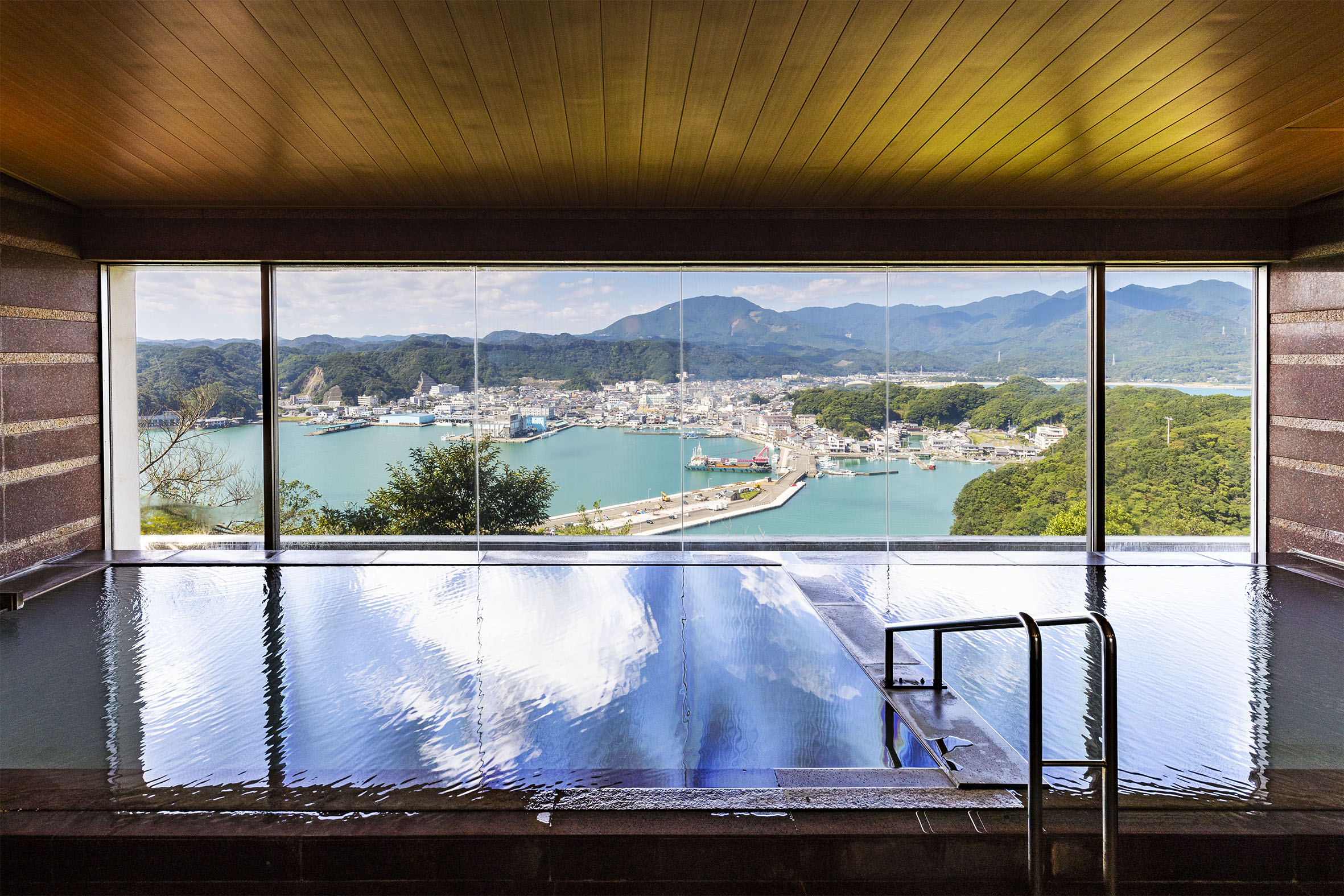 大人の遅めの夏休み☆海抜80メートルの絶景宿【山上館】でお得に美食＆温泉を満喫【1泊夕朝食付プラン】