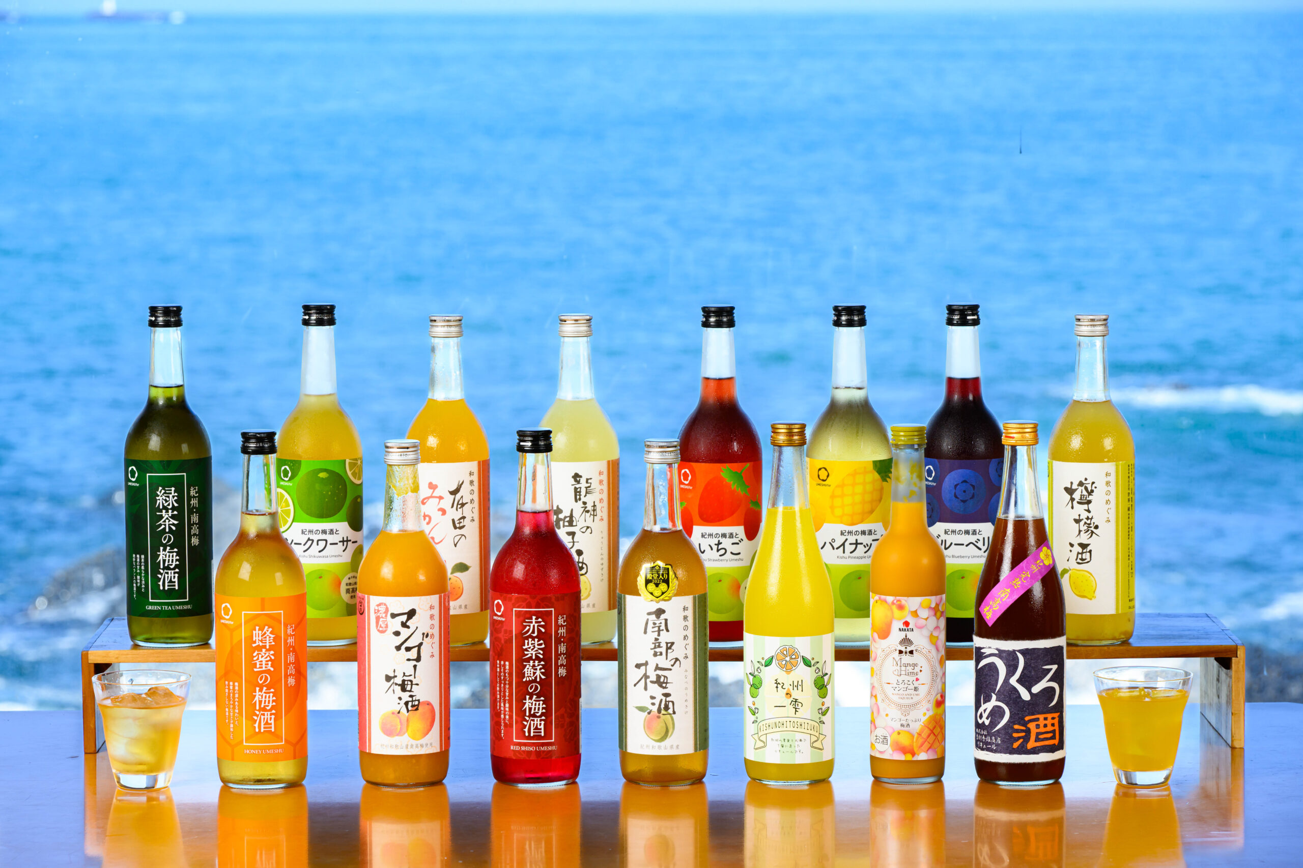 本館・日昇館・なぎさ館ご宿泊のお客様は、バイキングで梅酒など果実酒約30種類も飲み放題付（90分制）
