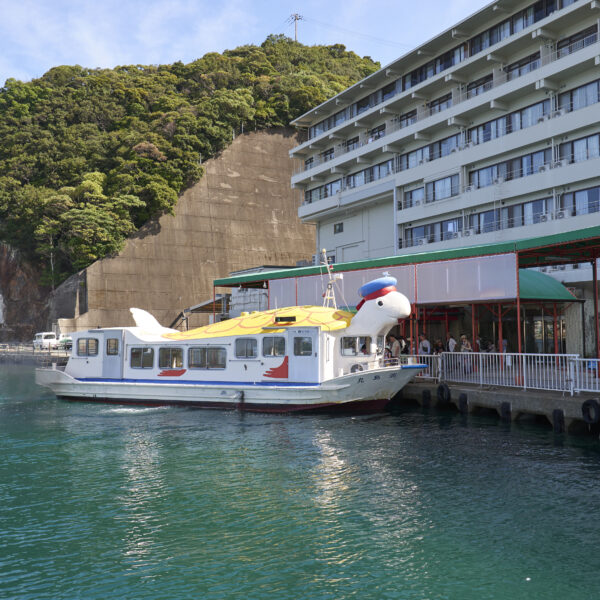 夏休みは亀の船で浦島へ！館内謎解き・大洞窟温泉巡り＆鮪解体ショー縁日バイキング【飲み放題付】