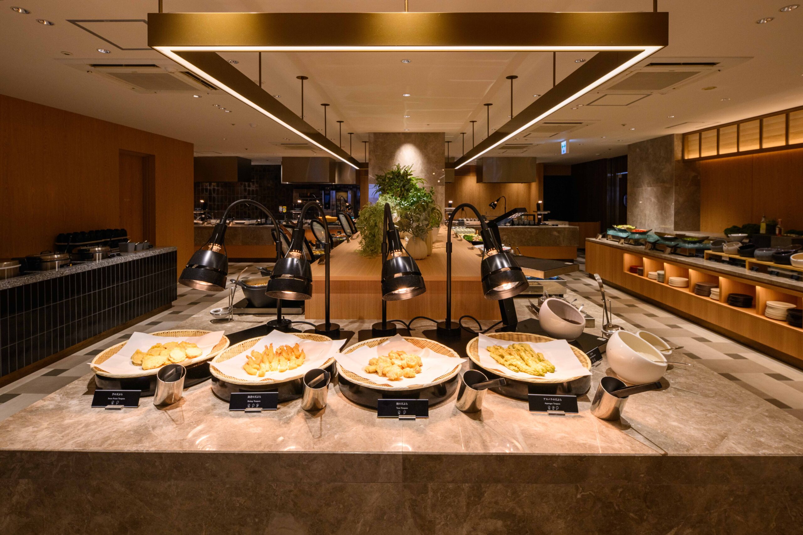 新たな浦島のスタンダードダイニングとなった人日昇館レストラン「Chef’s Live Kitchen URASHIMA」