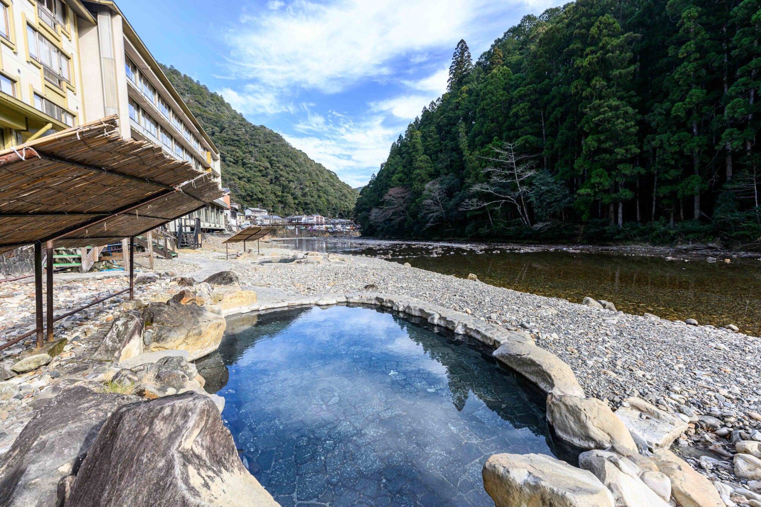 【夏休み】奥熊野の清流で川遊び＆星空の露天風呂！鮎の塩焼き食べ放題バイキング【ラウンジ無料】