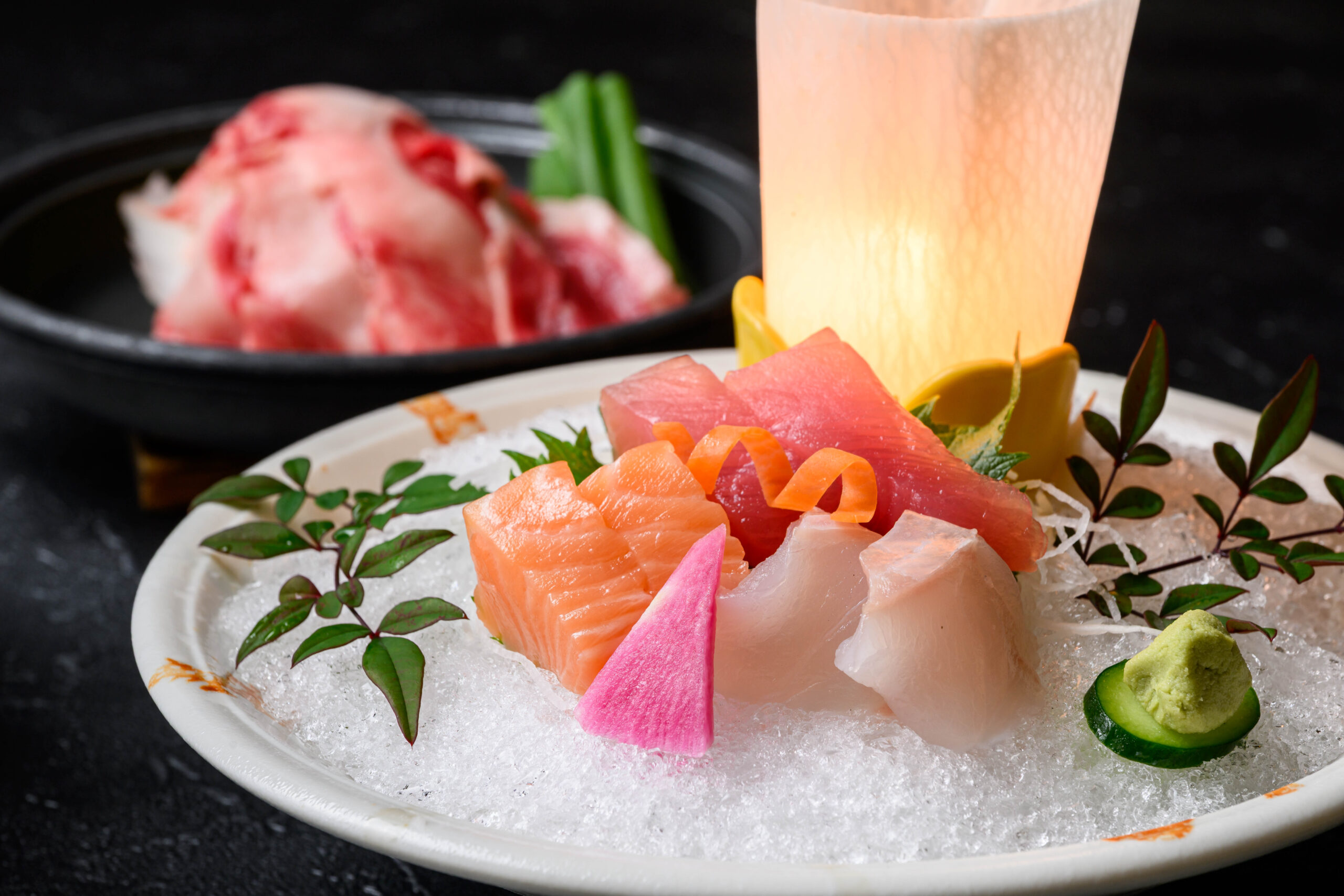 ご夕食はハーフバイキングとなります。
前菜、お造り、小鍋をお席にご用意いたします。
メインの先付けをお召上がりいただいた後は、里山料理バイキングをご堪能ください。
※料理はイメージです。