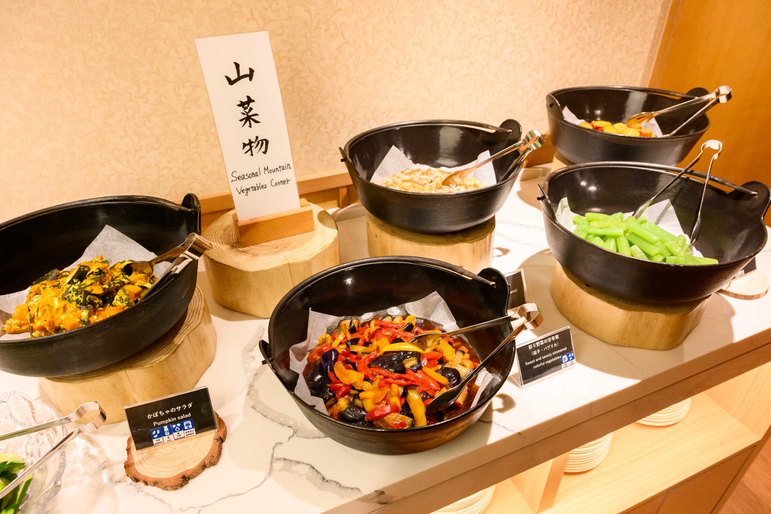 ディナーバイキング「里山キュイジーヌ」一例
滋味豊かな季節の山菜物

