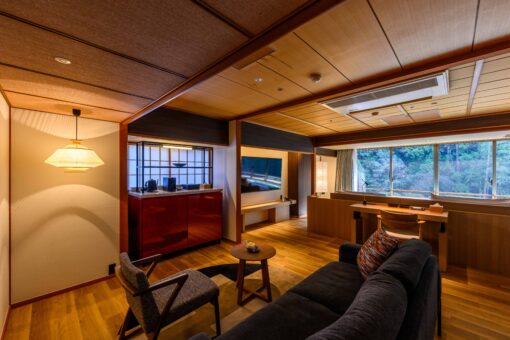 【リニューアル部屋】森と川を望むプライベートサウナ＆源泉かけ流し露天風呂付スイートでととのう癒しの休日/夕食は熊野牛会席