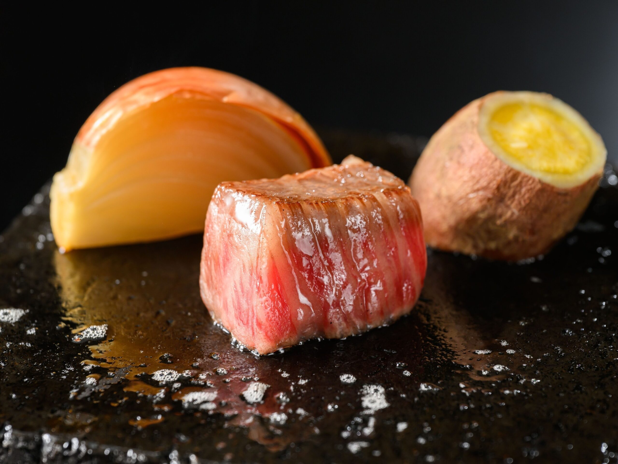 和歌山県ブランドの熊野牛はきめ細かく柔らかい肉質と芳醇な風味が特徴です（画像はイメージです）