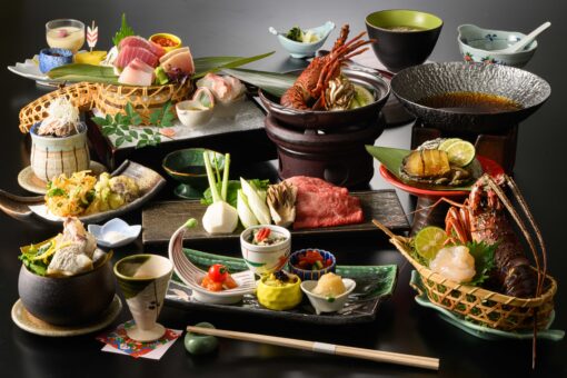 伊勢海老や鮑、熊野牛など豪華食材をふんだんに使った熊野の至宝会席プラン