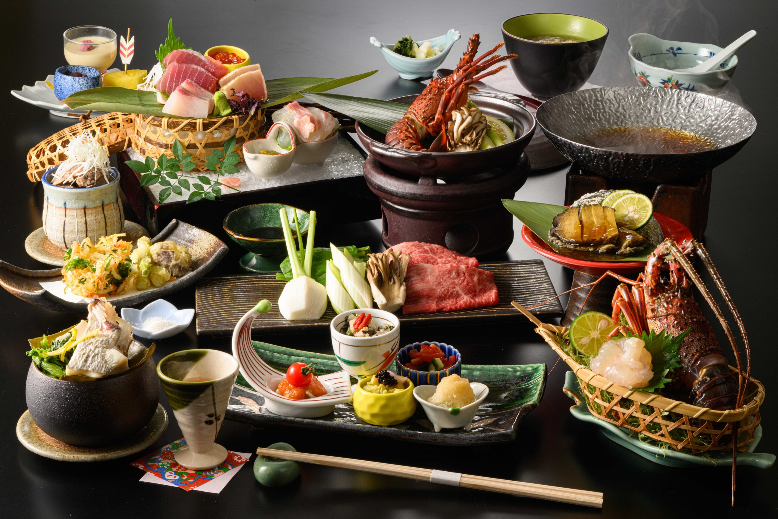 伊勢海老や鮑、熊野牛など豪華食材をふんだんに使った熊野の至宝会席プラン