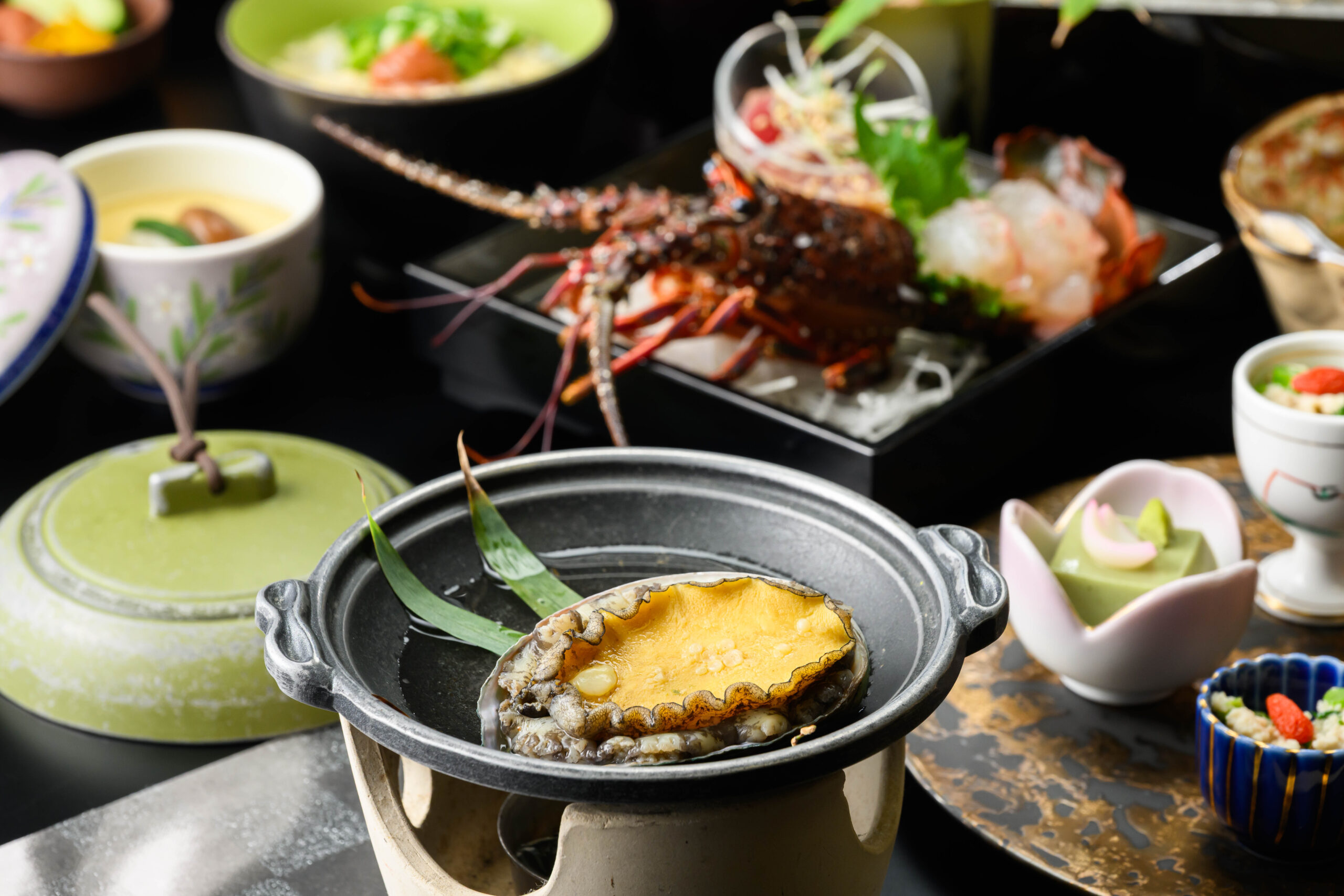 伊勢海老・鮑・和歌山県特産黒毛和牛「熊野牛」お料理グレードアップ【豪華会席プラン】　