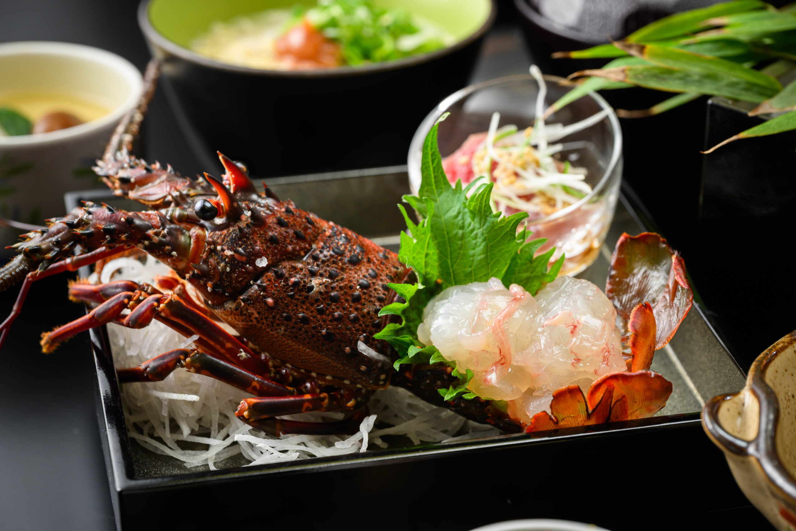 伊勢海老・鮑・和歌山県特産黒毛和牛「熊野牛」お料理グレードアップ【豪華会席プラン】　
